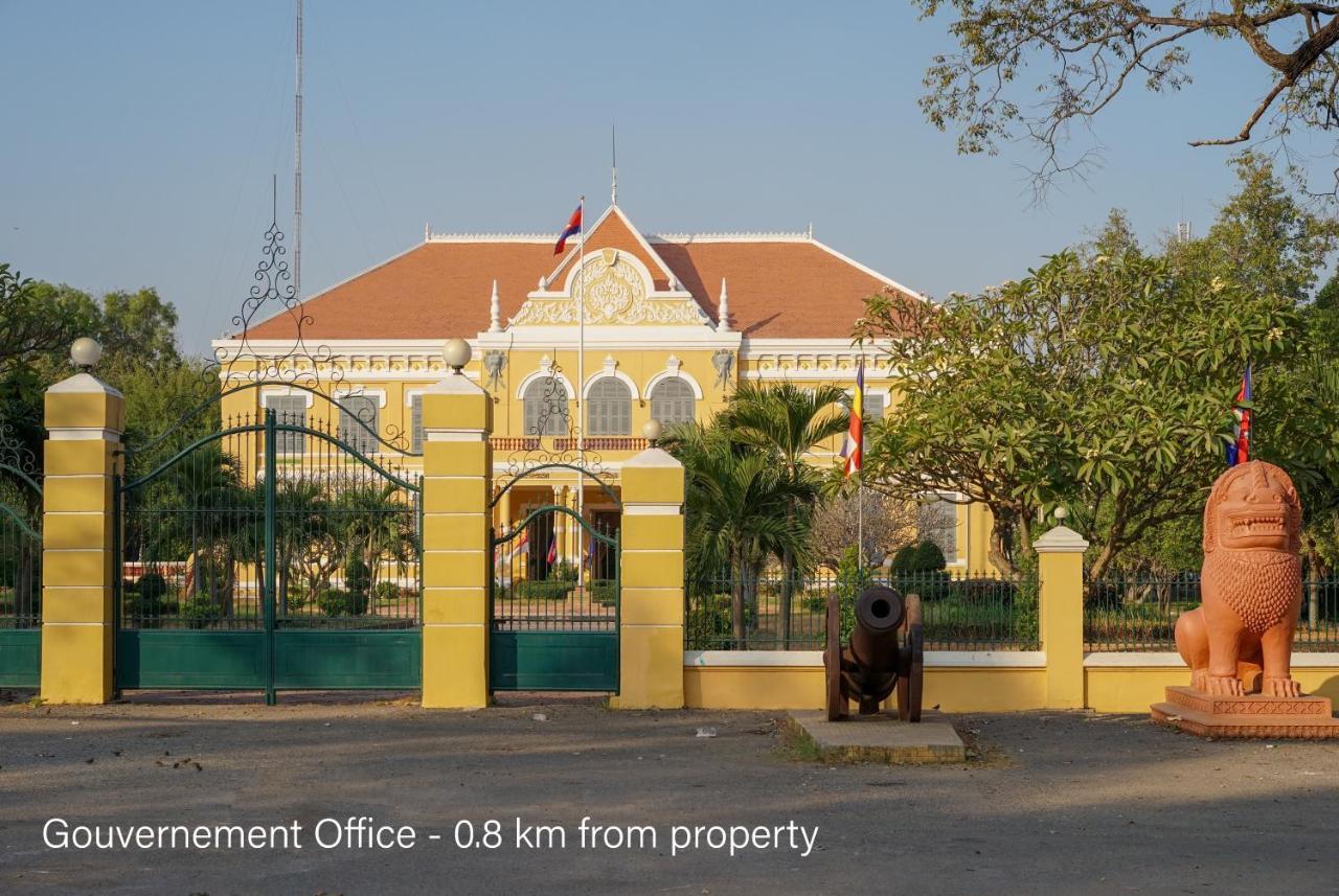 Royal Hotel Battambang Exterior foto